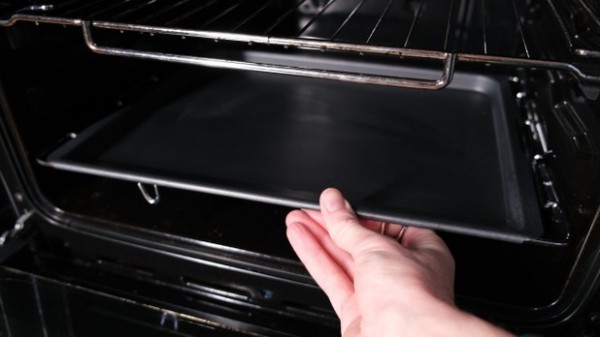 Backofen über ein Jahr nicht geputzt? Mit dieser Zutat wird er trotzdem sauber Backofen über ein Jahr nicht geputzt? Mit dieser Zutat wird er trotzdem sauber