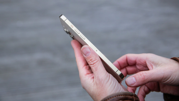 Apple iPhone 12 Pro Max im Test: Kamera, Display, Akku, Größenvergleich, Preis Apple iPhone 12 Pro Max im Test: Kamera, Display, Akku, Größenvergleich, Preis