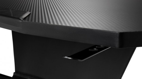 Medion Erazer X89020 High End E-Sports Table: Gaming-Tisch bei Aldi Medion Erazer X89020 High End E-Sports Table: Gaming-Tisch bei Aldi