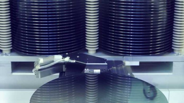 Chip-Hersteller investieren in Produktionsausbau gegen anhaltenden Chip-Mangel
   
    Chip-Hersteller investieren in Produktionsausbau gegen anhaltenden Chip-Mangel