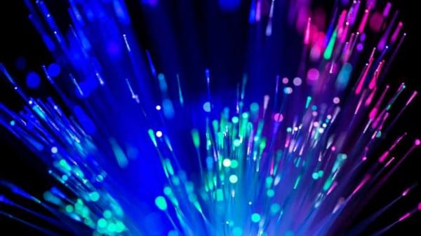 
    319 Tb/s: Japanische Forscher erreichen Rekordgeschwindigkeit im Internet
  